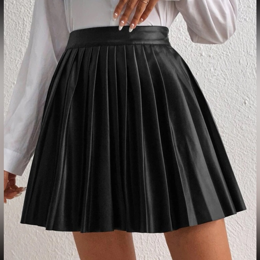 Black faux leather pleated mini skirt - Picture 2 of 5